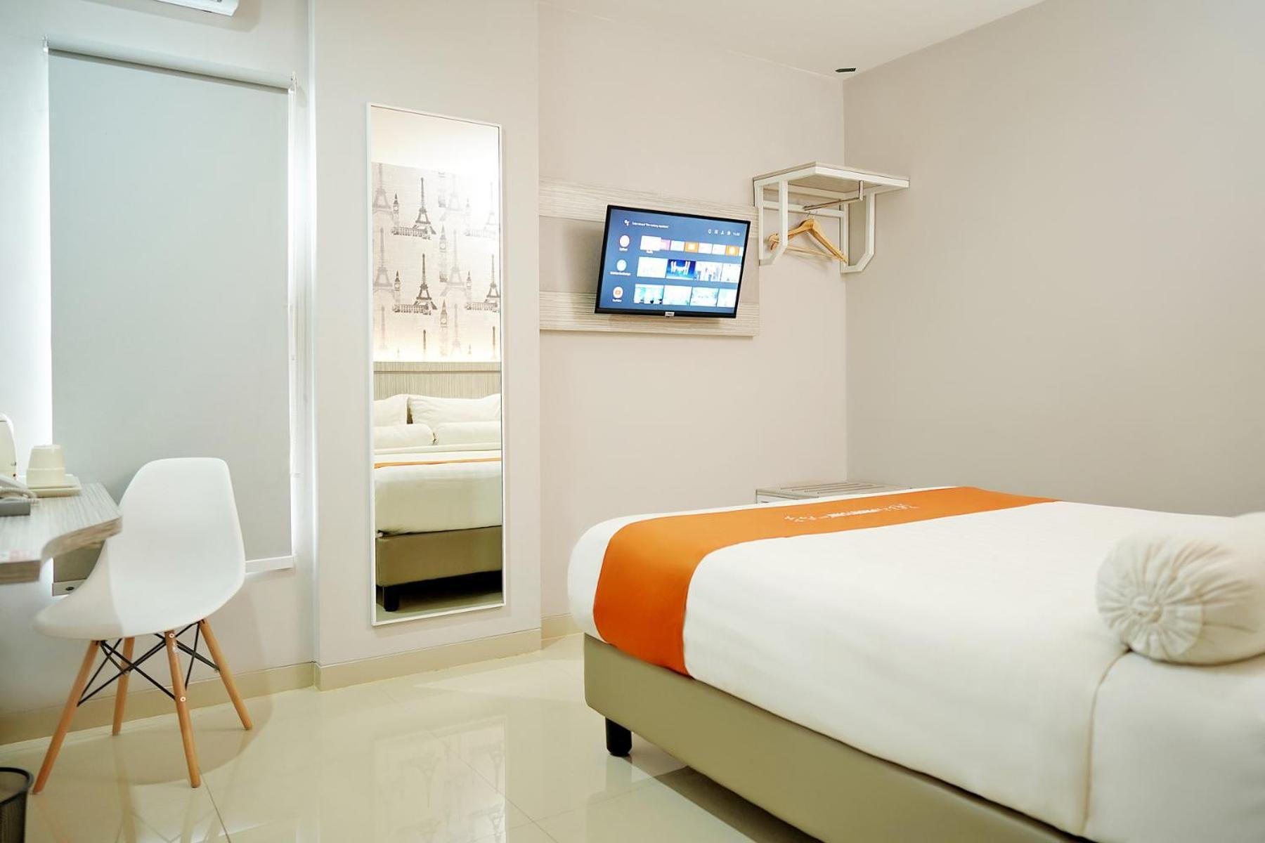 Front One Hotel Sragen Exterior foto
